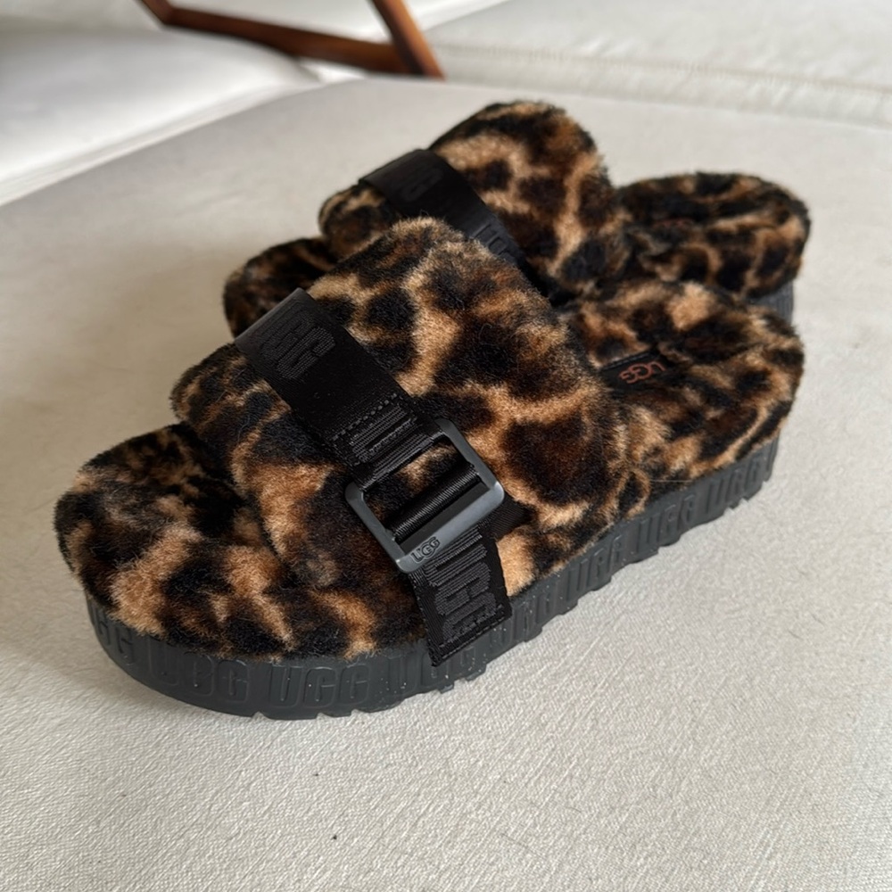 Ugg fluffita leopard print platform slide